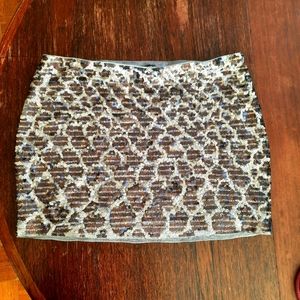 Express Sequin Mini skirt LG. Silver blue